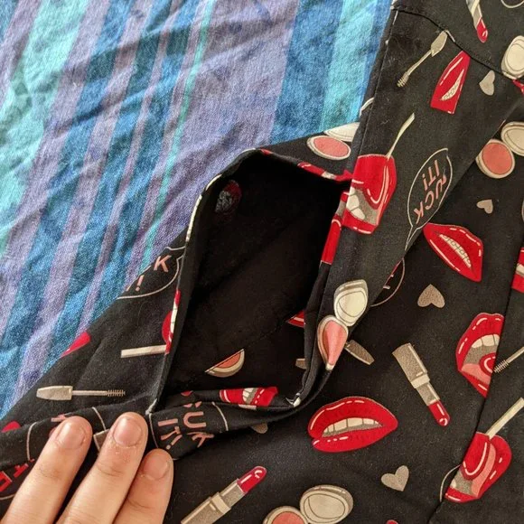 Black Revival skirt in an AU 20 with pink and red lipstick print - Picture 5 of 5